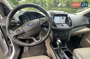 Внедорожник / Кроссовер Ford Escape 2019 в 