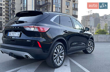 Внедорожник / Кроссовер Ford Escape 2020 в 