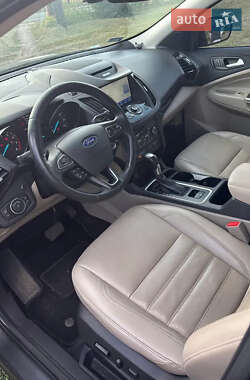 Внедорожник / Кроссовер Ford Escape 2017 в 