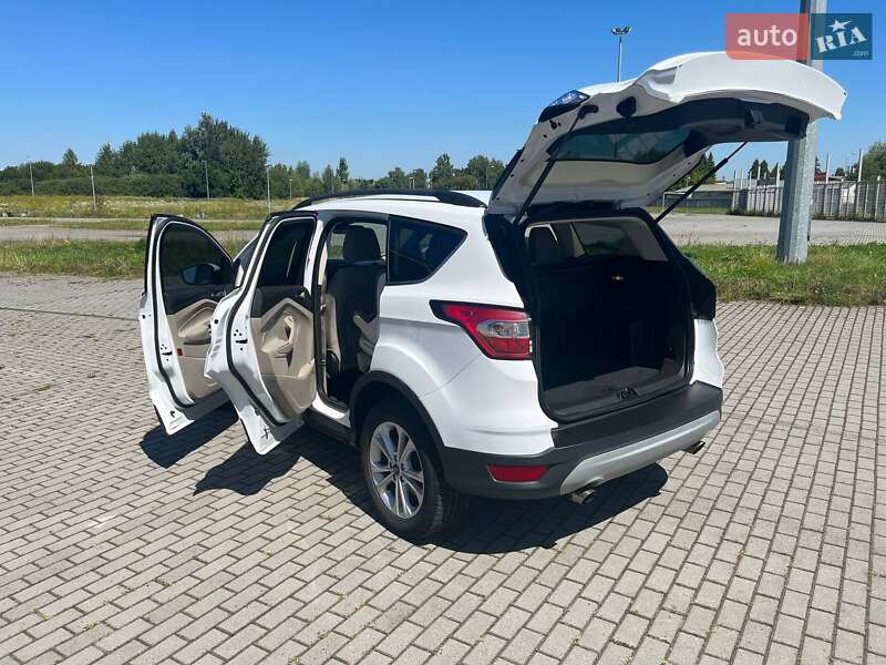 Внедорожник / Кроссовер Ford Escape 2017 в Львове