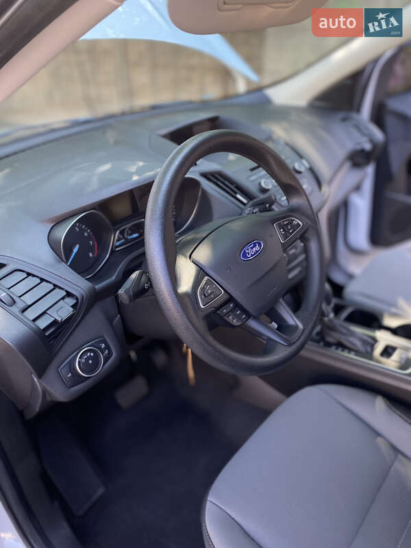 Позашляховик / Кросовер Ford Escape 2016 в Кривому Розі