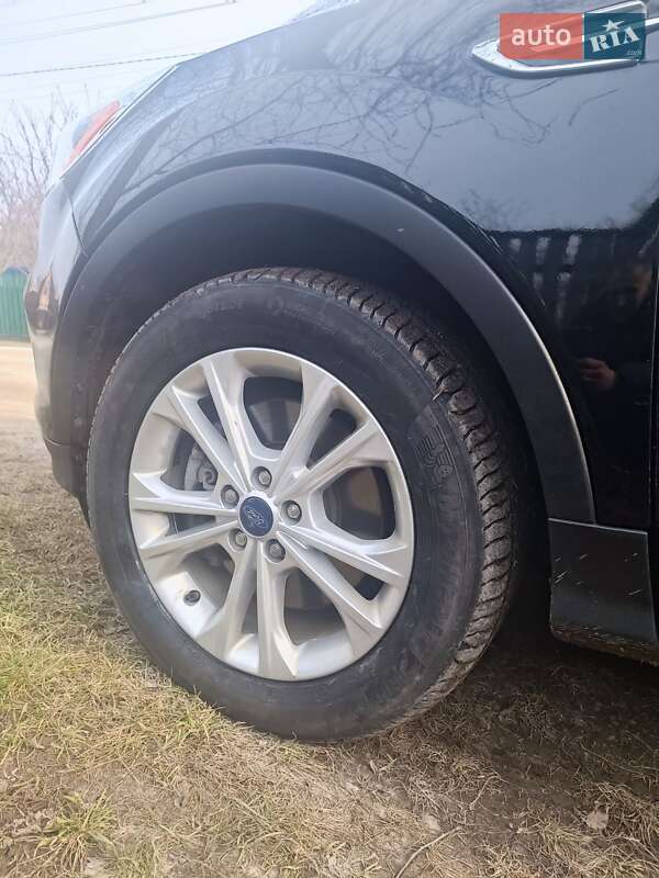 Позашляховик / Кросовер Ford Escape 2018 в Черкасах