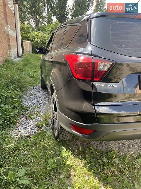 Внедорожник / Кроссовер Ford Escape 2018 в Калиновке