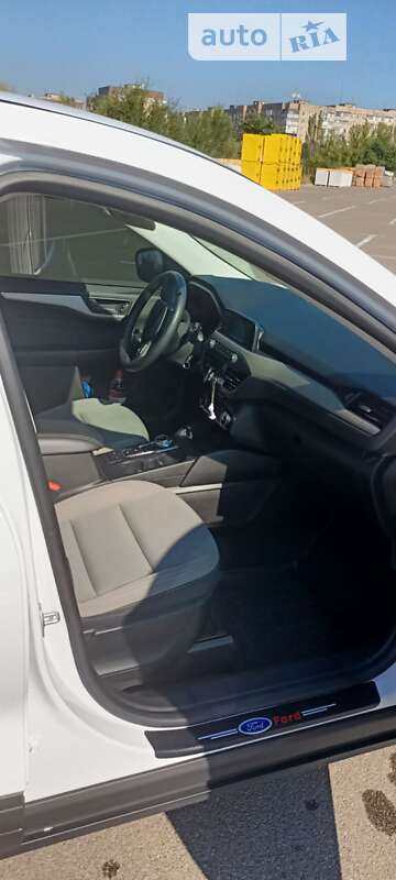 Внедорожник / Кроссовер Ford Escape 2021 в Кривом Роге