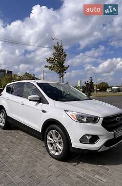 Внедорожник / Кроссовер Ford Escape 2017 в 