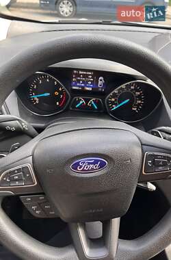 Внедорожник / Кроссовер Ford Escape 2017 в 