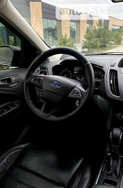 Внедорожник / Кроссовер Ford Escape 2018 в 