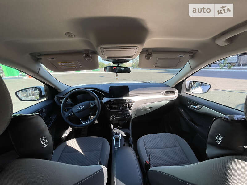 Внедорожник / Кроссовер Ford Escape 2019 в Южном