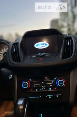 Внедорожник / Кроссовер Ford Escape 2019 в 