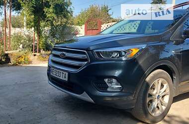 Внедорожник / Кроссовер Ford Escape 2016 в Каменском