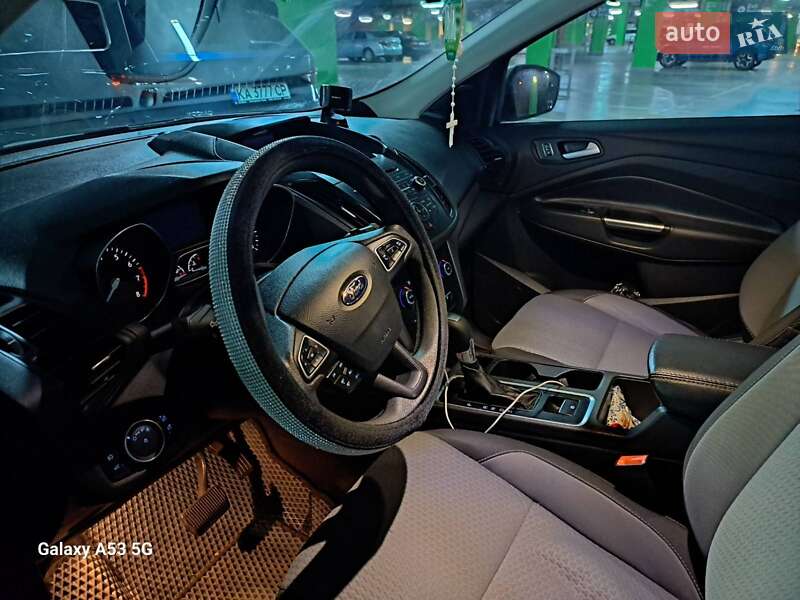 Внедорожник / Кроссовер Ford Escape 2017 в Пустомытах