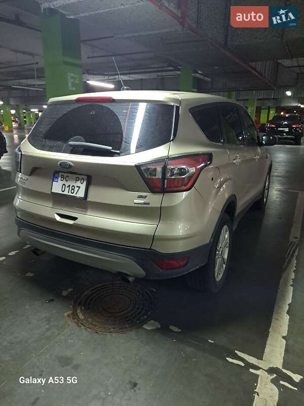 Внедорожник / Кроссовер Ford Escape 2017 в Пустомытах