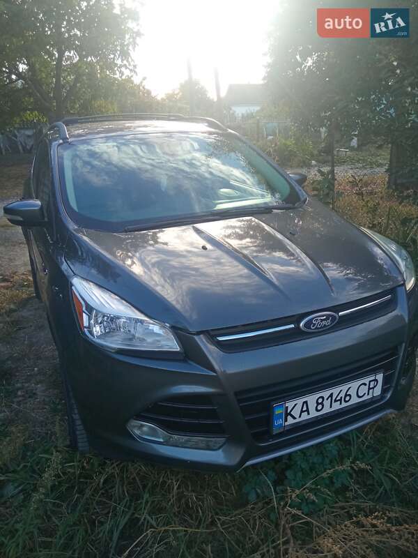 Внедорожник / Кроссовер Ford Escape 2012 в 