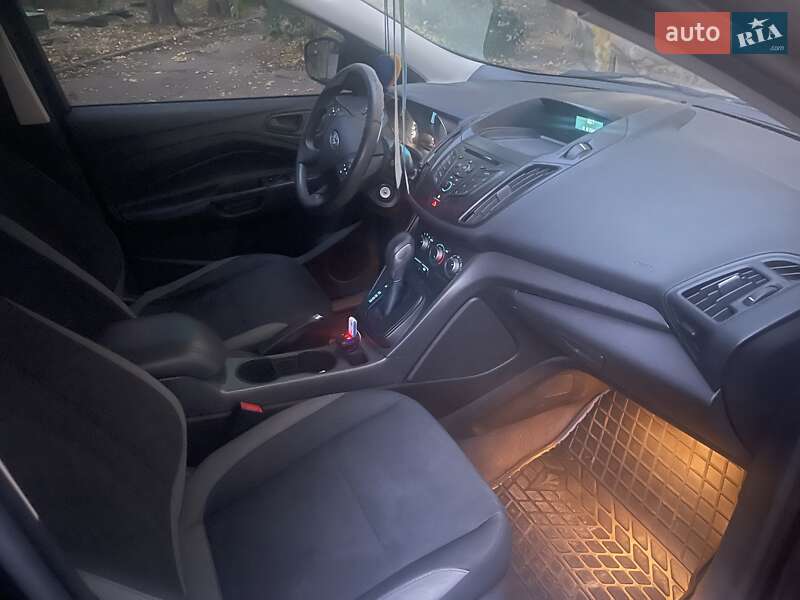 Внедорожник / Кроссовер Ford Escape 2012 в Кривом Роге