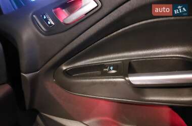 Внедорожник / Кроссовер Ford Escape 2015 в 