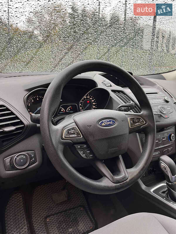 Позашляховик / Кросовер Ford Escape 2016 в 