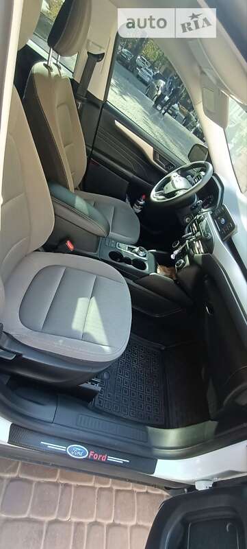 Внедорожник / Кроссовер Ford Escape 2021 в Кривом Роге