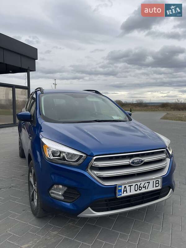 Внедорожник / Кроссовер Ford Escape 2016 в Рожнятове