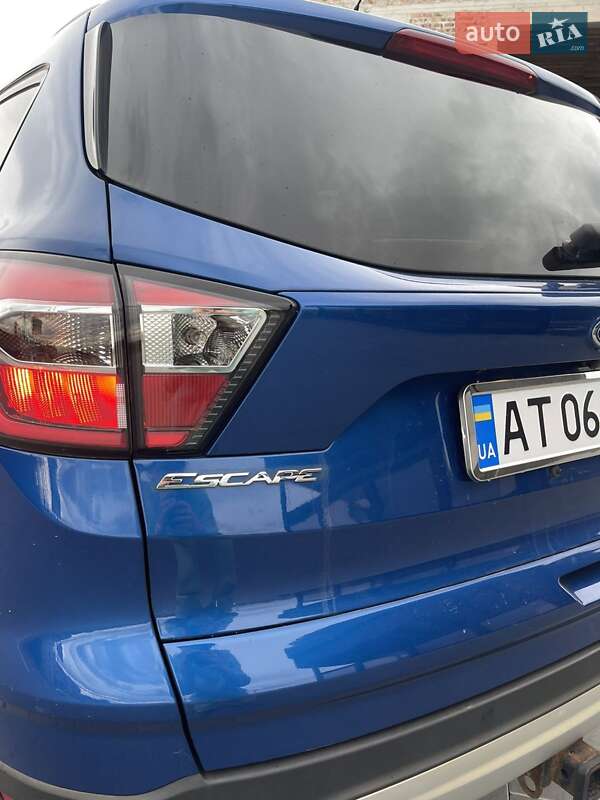 Внедорожник / Кроссовер Ford Escape 2016 в Рожнятове