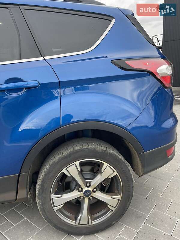 Внедорожник / Кроссовер Ford Escape 2016 в Рожнятове