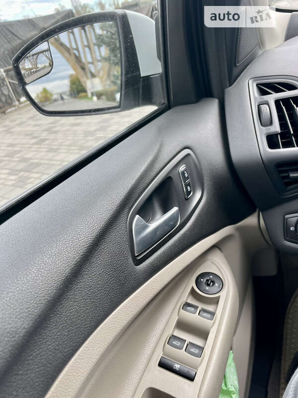 Внедорожник / Кроссовер Ford Escape 2014 в Днепре