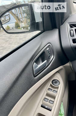 Внедорожник / Кроссовер Ford Escape 2014 в 