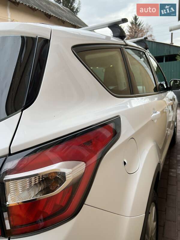 Внедорожник / Кроссовер Ford Escape 2017 в Могилев-Подольске