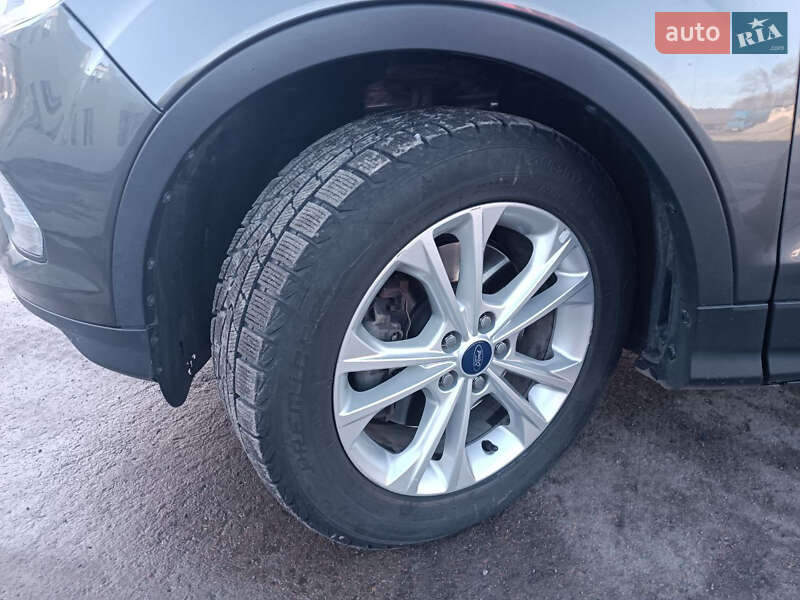Внедорожник / Кроссовер Ford Escape 2017 в Виннице