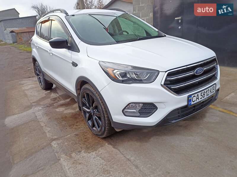 Внедорожник / Кроссовер Ford Escape 2018 в Черкассах