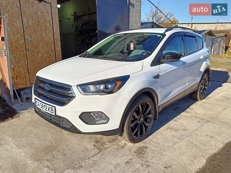 Внедорожник / Кроссовер Ford Escape 2018 в Черкассах