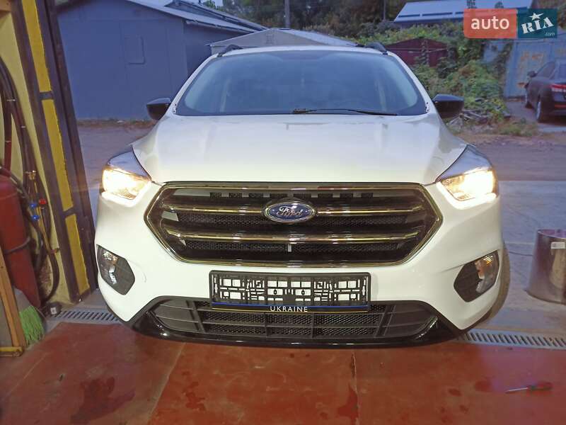 Внедорожник / Кроссовер Ford Escape 2018 в Черкассах