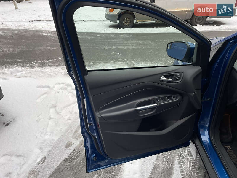 Внедорожник / Кроссовер Ford Escape 2016 в Киеве