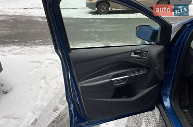 Внедорожник / Кроссовер Ford Escape 2016 в 