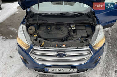 Внедорожник / Кроссовер Ford Escape 2016 в 