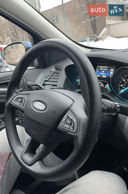 Внедорожник / Кроссовер Ford Escape 2016 в 