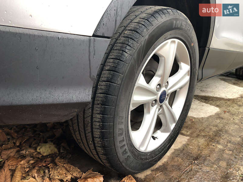 Внедорожник / Кроссовер Ford Escape 2015 в Львове