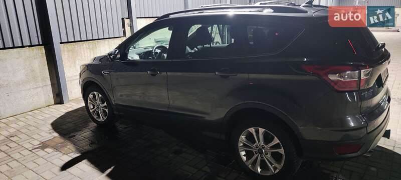 Внедорожник / Кроссовер Ford Escape 2018 в Хмельницком