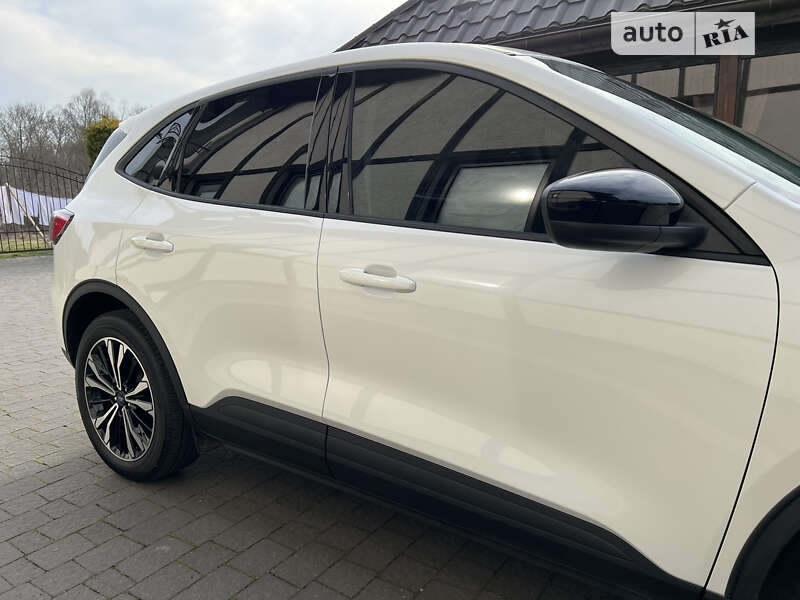 Внедорожник / Кроссовер Ford Escape 2021 в Стрые