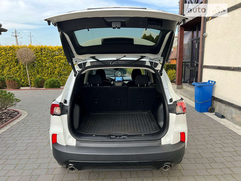 Внедорожник / Кроссовер Ford Escape 2021 в Стрые