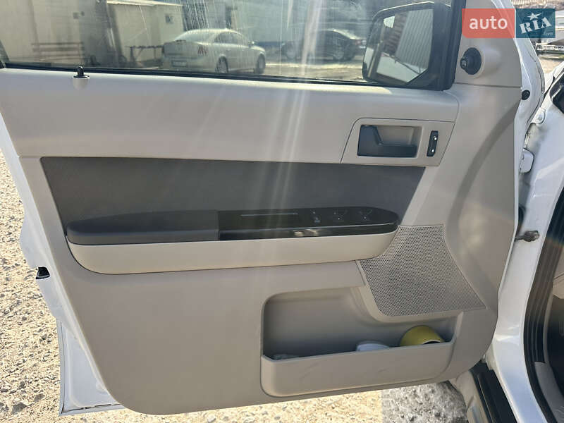 Внедорожник / Кроссовер Ford Escape 2009 в Беляевке