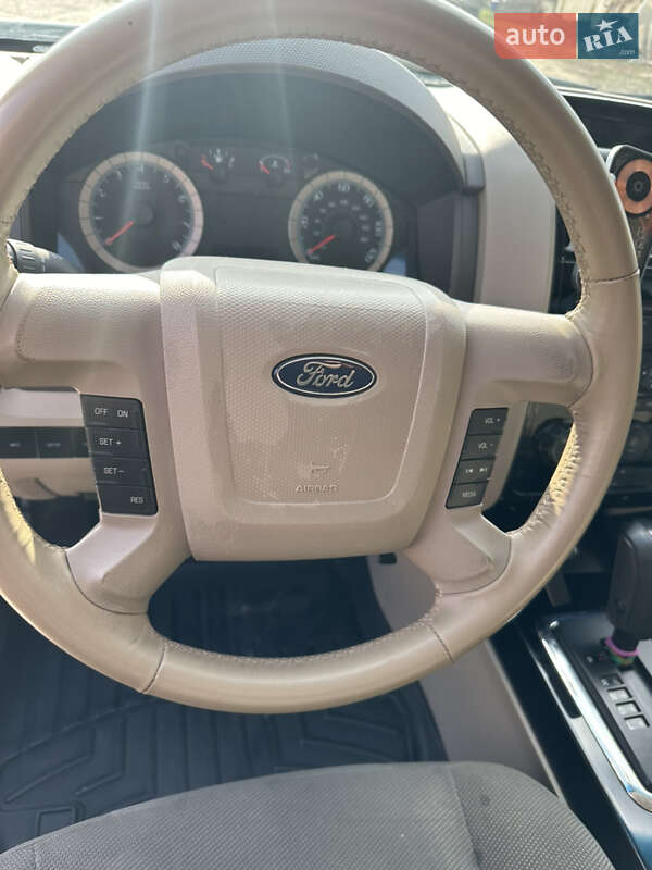 Внедорожник / Кроссовер Ford Escape 2009 в Беляевке