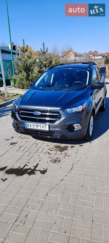 Внедорожник / Кроссовер Ford Escape 2018 в Хмельницком