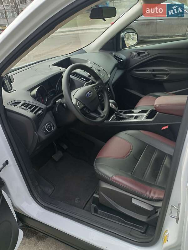 Внедорожник / Кроссовер Ford Escape 2017 в Харькове