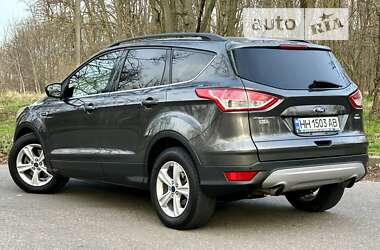 Внедорожник / Кроссовер Ford Escape 2015 в 