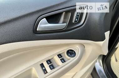 Внедорожник / Кроссовер Ford Escape 2015 в 