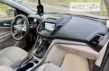 Внедорожник / Кроссовер Ford Escape 2015 в 