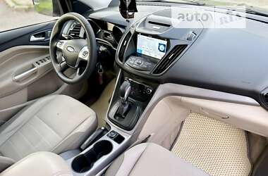 Внедорожник / Кроссовер Ford Escape 2015 в 