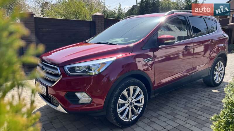 Позашляховик / Кросовер Ford Escape 2018 в Чернівцях
