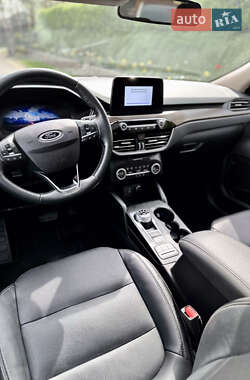 Внедорожник / Кроссовер Ford Escape 2020 в 