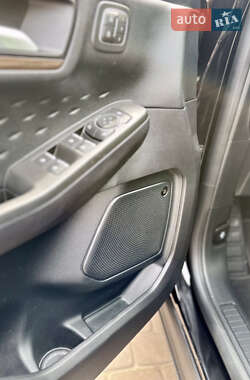 Внедорожник / Кроссовер Ford Escape 2020 в 